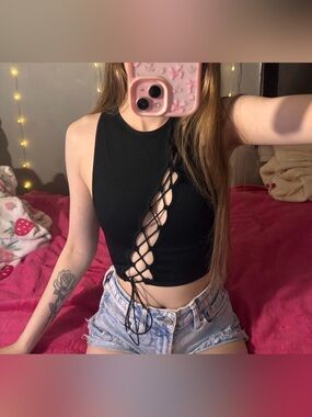 Black Lace-Up Cropped tank top